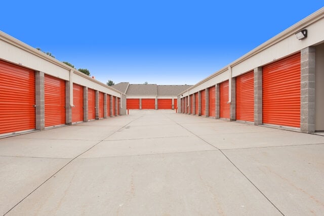 30×11 Public Storage: Self Storage Unit in Omaha, NE 4110 N 129th St Omaha, Nebraska 2