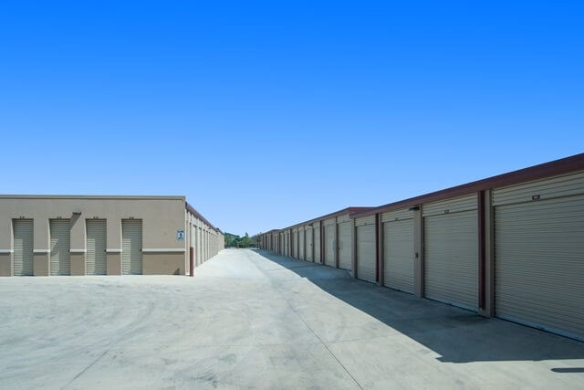 20×10 Public Storage: Garage in San Antonio, TX 9106 Ingram Rd San Antonio, Texas 2