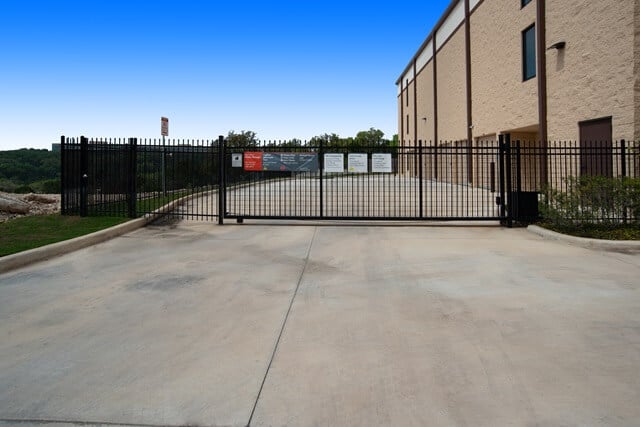 Public Storage  23015 N Highway 281 in San Antonio, TX