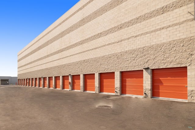 25×10 Garage in North Hollywood, CA 12610 Raymer Street North Hollywood, California 2