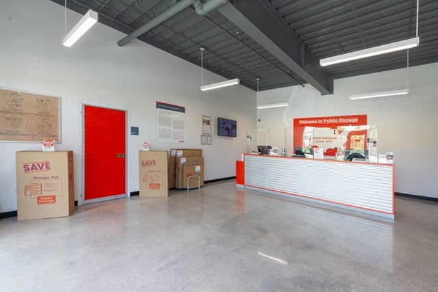 Homestead, FL, SelfStorage Units Near 1977 NE 8th St Public Storage®