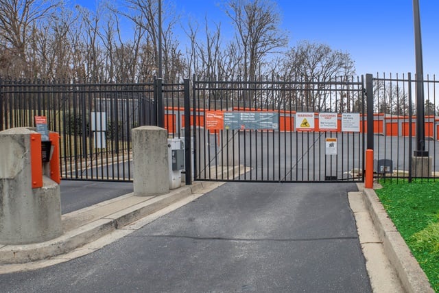 Public Storage  4001 Southwestern Blvd in Halethorpe, MD