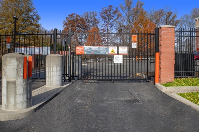 Public Storage  3340 Elm Farm Rd in Woodbridge, VA