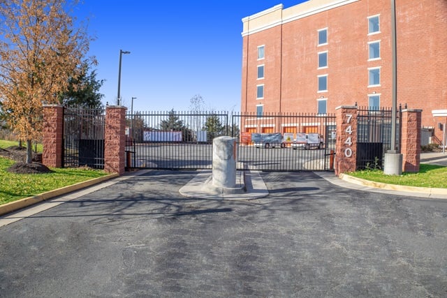 Public Storage  7440 Hillwood Dr in Gainesville, VA