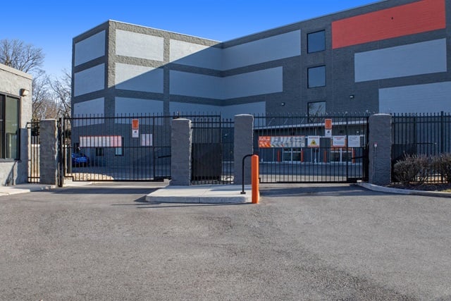 Public Storage  5801 Reisterstown Rd in Baltimore, MD