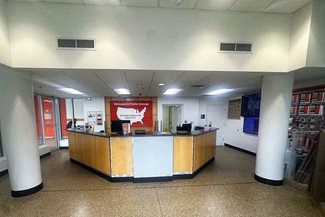 Public Storage in Rockville, MD  12311 Parklawn Dr 3