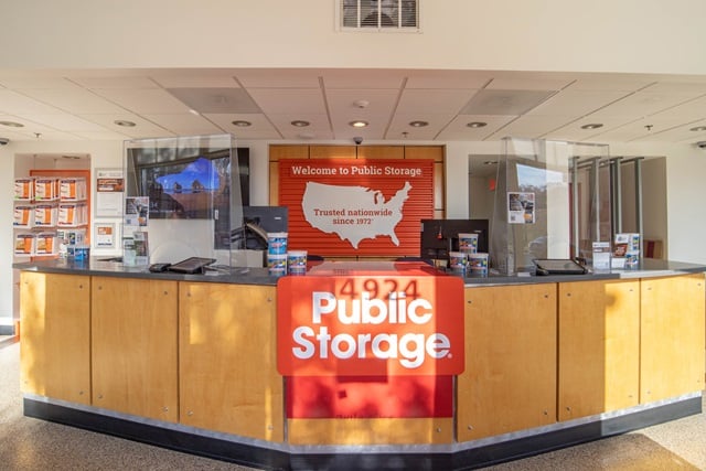 25×12 Self Storage Unit in Woodbridge, VA 14924 Richmond Hwy Woodbridge, Virginia 3