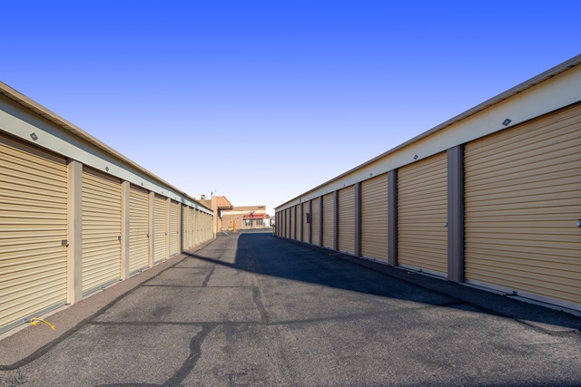Youngtown, AZ, SelfStorage Units Near 13246 N 113th Ave Public Storage®