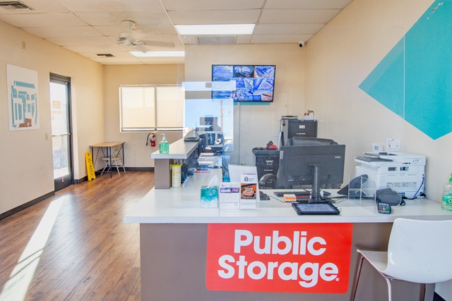 Youngtown, AZ, SelfStorage Units Near 13246 N 113th Ave Public Storage®