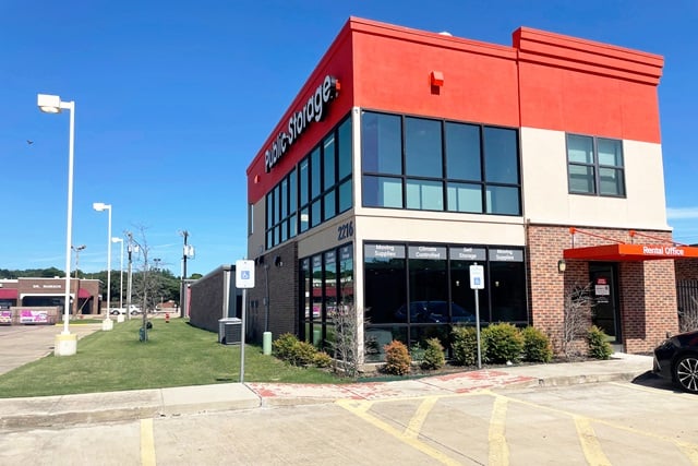 20 x 10 Public Storage: Self Storage Unit in Pantego, Texas