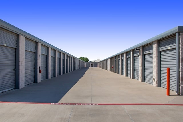 17×10 Public Storage: Garage in Frisco, TX 6707 Eldorado Pkwy Frisco, Texas 2