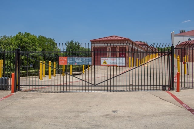 Public Storage  6150 Bryant Irvin Rd in Fort Worth, TX