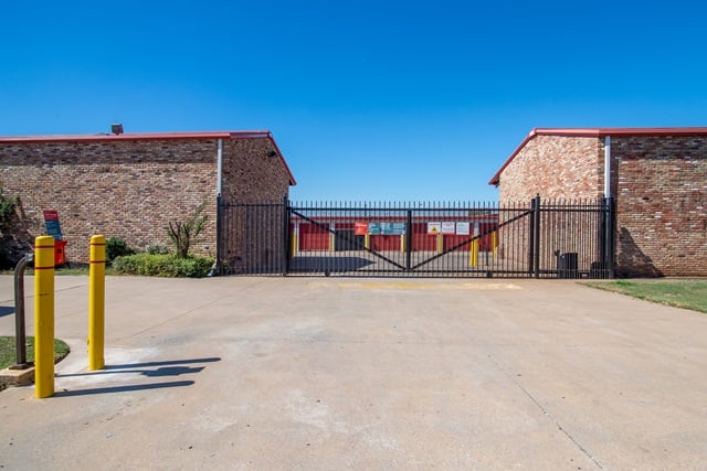 Public Storage  10221 W Hwy 66 in Yukon, OK