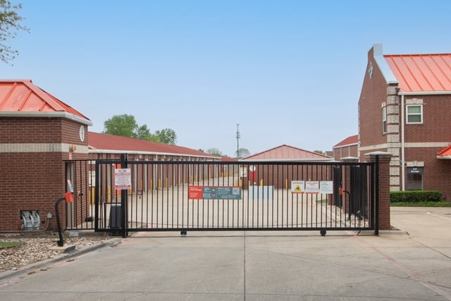 Public Storage  5624 Basswood Blvd in Watauga, TX