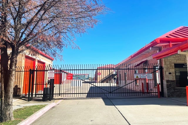 Public Storage  715 W Harris Rd in Arlington, TX