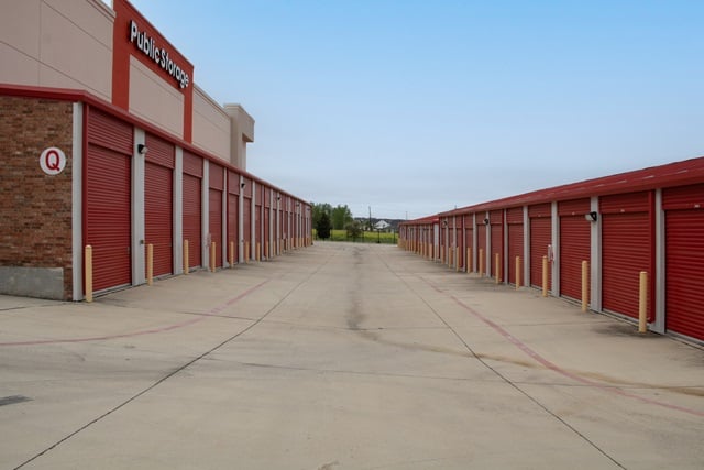 Fort Worth, TX, SelfStorage Near 6900 Granbury Rd 18447264531 I