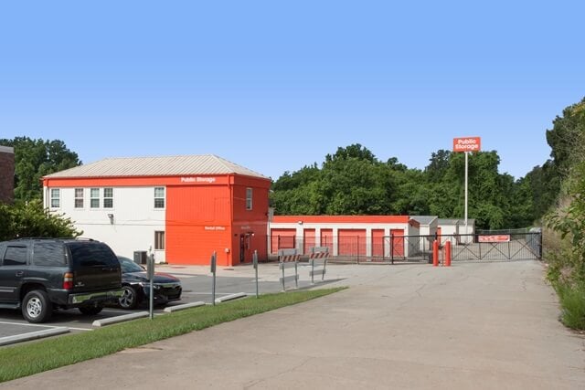 20×10 Public Storage: Self Storage Unit in Columbia, SC 3901 River Drive Columbia, South Carolina