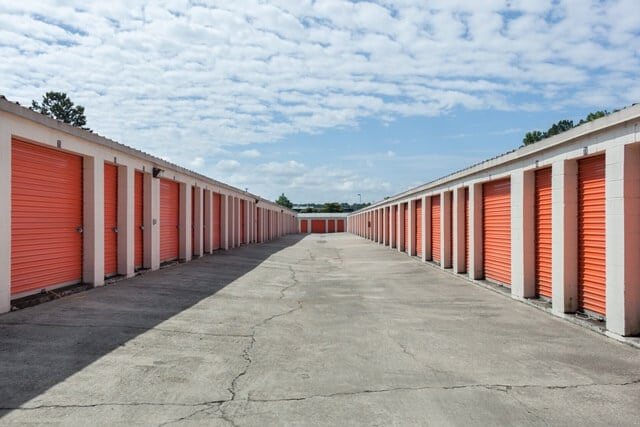 20×10 Public Storage: Self Storage Unit in Columbia, SC 3901 River Drive Columbia, South Carolina 2