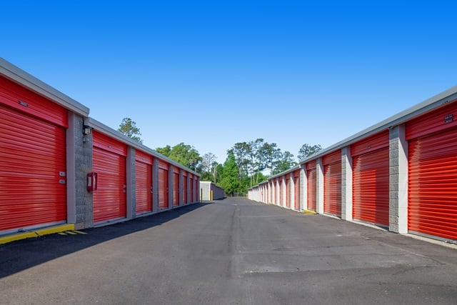 20×10 Self Storage Unit in Ocala, FL 3690 SE Lake Weir Ave Ocala, Florida 2