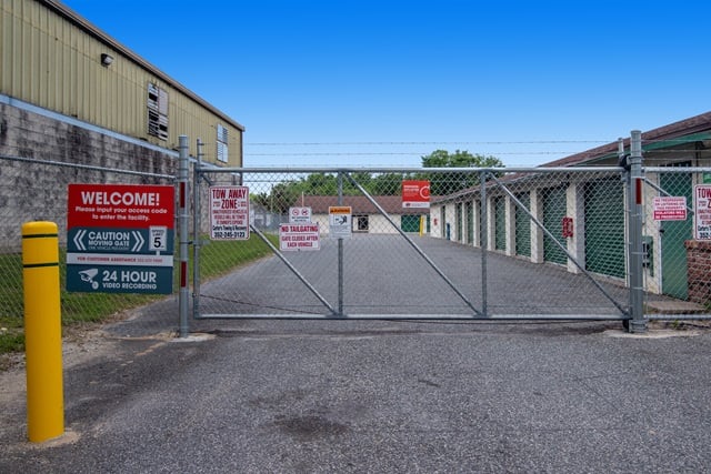 20×10 Self Storage Unit in Ocala, FL 602 SW 33rd Ave Ocala, Florida 3