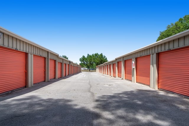 20×10 Self Storage Unit in Belleview, FL 13425 SE County Highway 484 Belleview, Florida 2