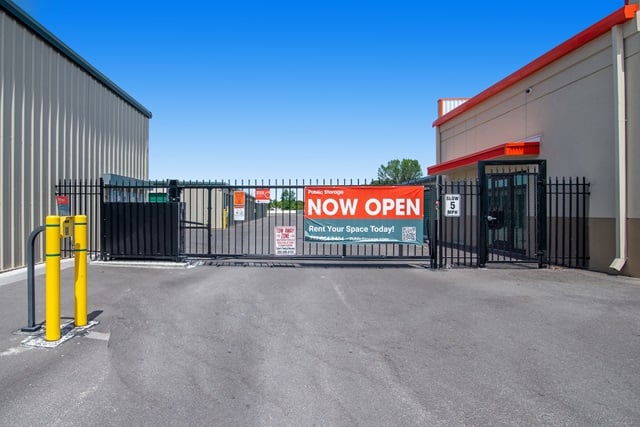 Public Storage  12380 SE Hwy 464 in Ocklawaha, FL