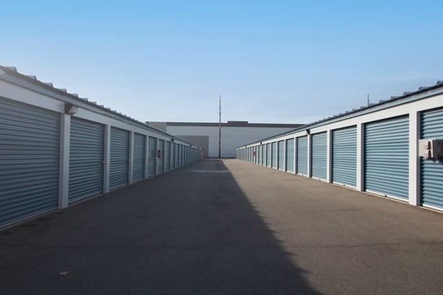 15×10 Public Storage: Garage in Chesterfield, MI 47555 Gratiot Ave Chesterfield, Michigan 2