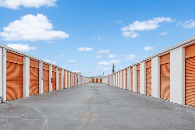 20×10 Self Storage Unit in North Miami, FL 1905 NE 146th St North Miami, Florida 2