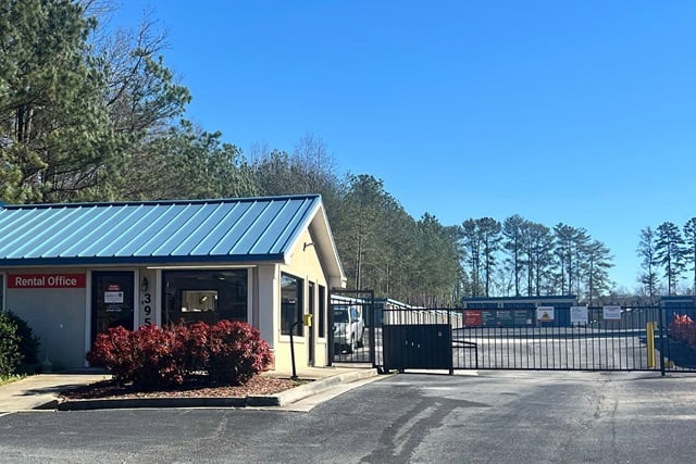 20×10 Public Storage: Garage in Lilburn, GA 3950 Five Forks Trickum Rd SW Lilburn, Georgia 2