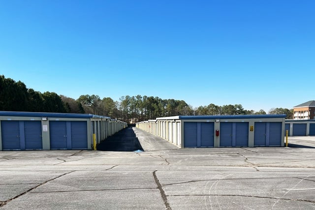 20×10 Public Storage: Parking Lot in Lawrenceville, GA 1475 Grayson Hwy Lawrenceville, Georgia 2