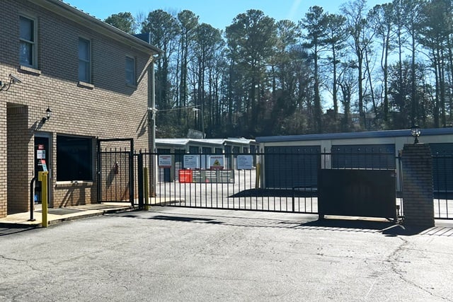 20×10 Public Storage: Garage in Lawrenceville, GA 2600 Lawrenceville Hwy Lawrenceville, Georgia 3