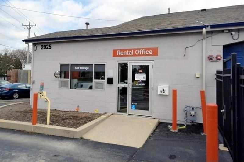 Public Storage at 2025 N Hicks Rd, Palatine, IL