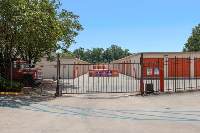 Public Storage  1067 Memorial Drive in Atlanta, GA