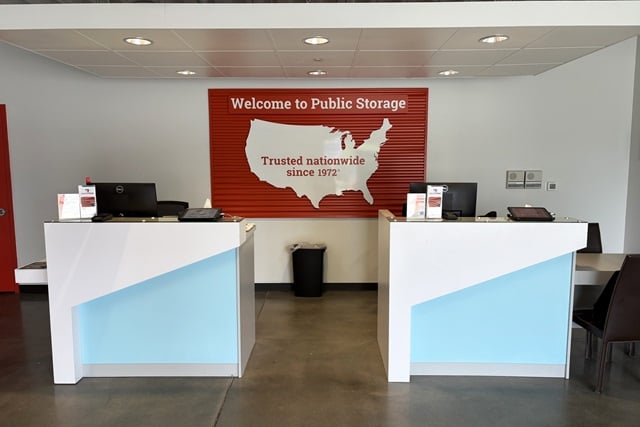 Public Storage in Lindenhurst, NY  1070 Route 109 2
