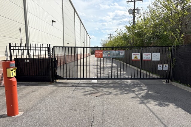 Public Storage in Lindenhurst, NY  1070 Route 109 3