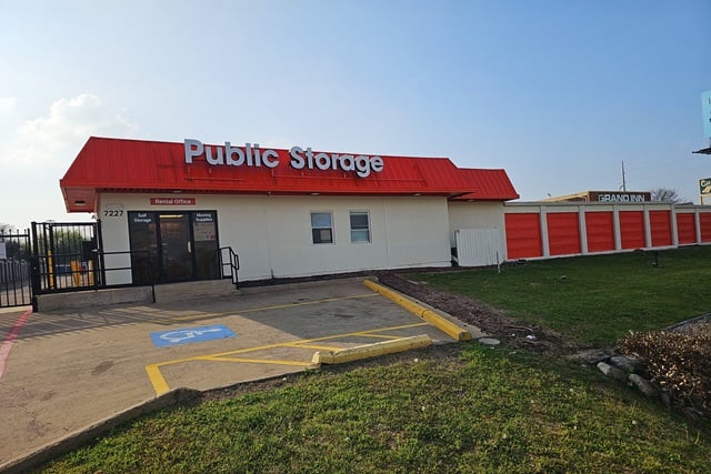 Dallas TX Self Storage Near 7227 S R L Thornton Fwy 800 688