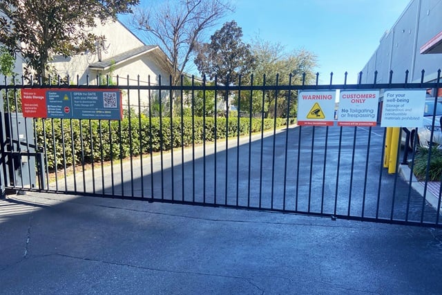 Public Storage in Winter Garden, FL  12446 W Colonial Dr 3