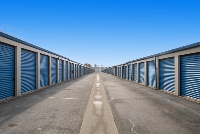 Public Storage in Bourbonnais, IL  575 Larry Power Rd 2