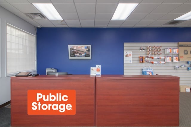 Public Storage in Bourbonnais, IL  575 Larry Power Rd 3