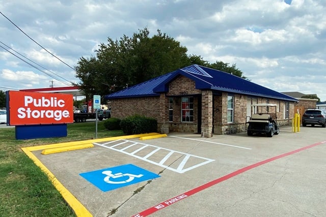 20 x 10 Public Storage: Self Storage Unit in Arlington, Texas