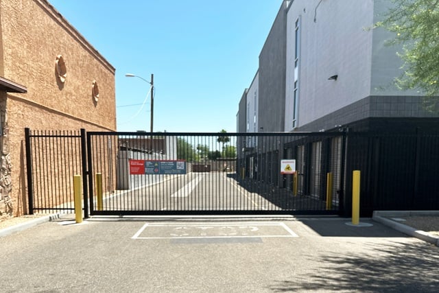 Public Storage  3325 N 16th St in Phoenix, AZ