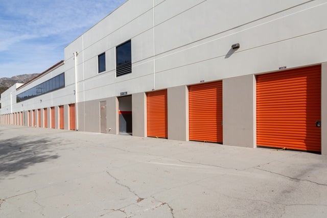 15×10 Parking Lot in Tujunga, CA 6400 Foothill Blvd Tujunga, California 2