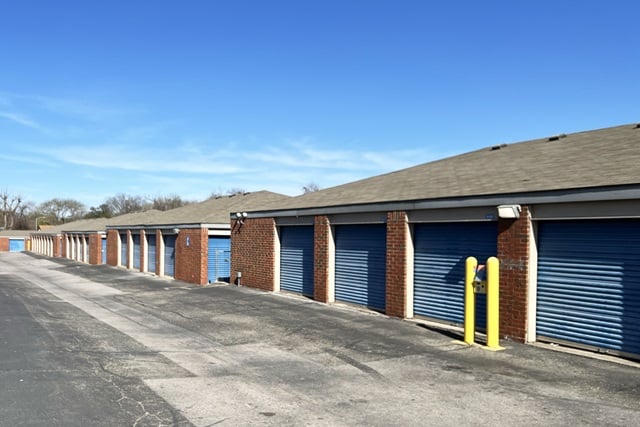 9×18 Parking Lot in Austin, TX 10210 N Lamar Blvd Austin, Texas 2