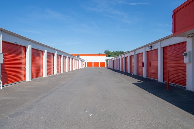 20×10 Public Storage: Garage in Portland, OR 7402 SE 92nd Ave Portland, Oregon 2