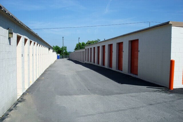 20×10 Public Storage: Garage in Nashville, TN 424 Metroplex Drive Nashville, Tennessee 2