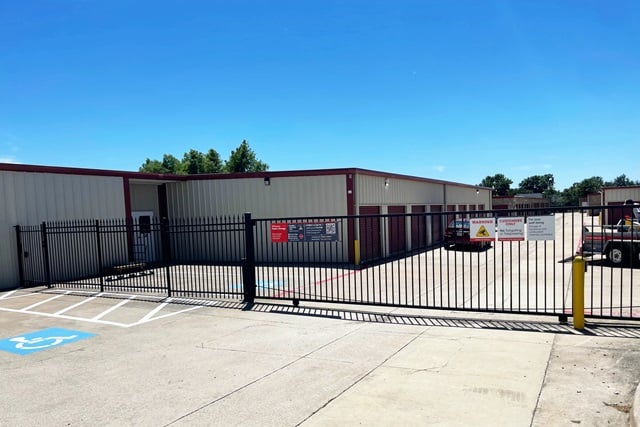 20×10 Self Storage Unit in McKinney, TX 5903 N Custer Rd McKinney, Texas 2