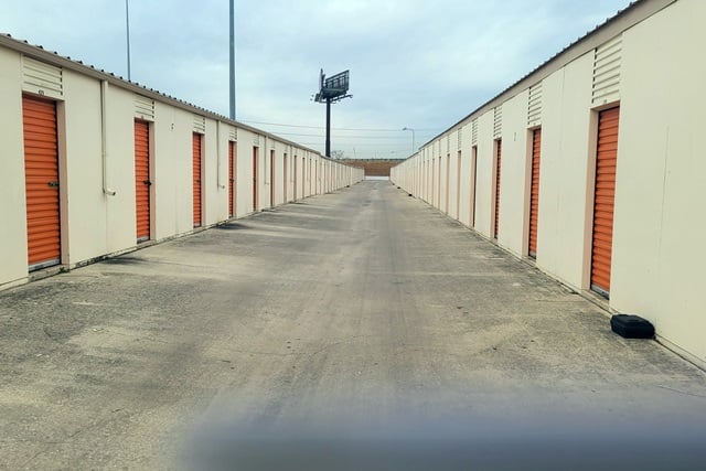 20×10 Public Storage: Garage in San Antonio, TX 2505 S Hackberry San Antonio, Texas 2