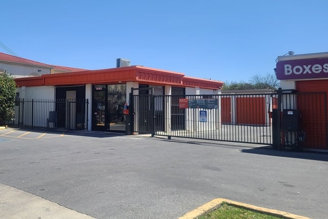 Public Storage  6014 NW Loop 410 in San Antonio, TX