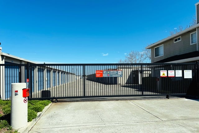 10×25 Parking Lot in Pleasanton, CA 3555 Stanley Blvd Pleasanton, California 2