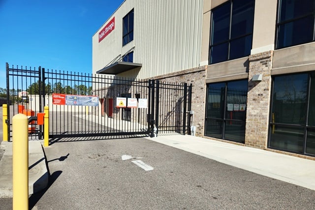 Public Storage in Pooler, GA  240 Park Ave 3